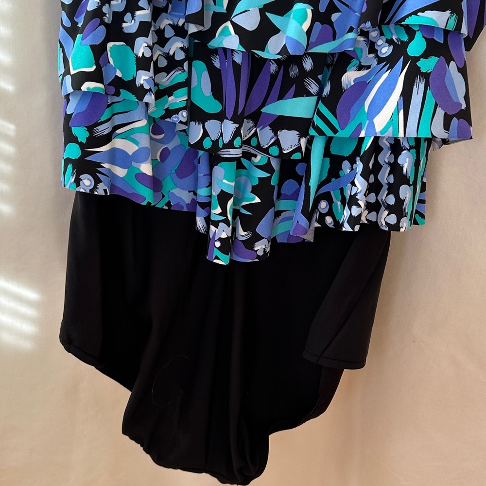 Upstream
Colorful Ruffled Swimsuit - Picture 3 of 6
